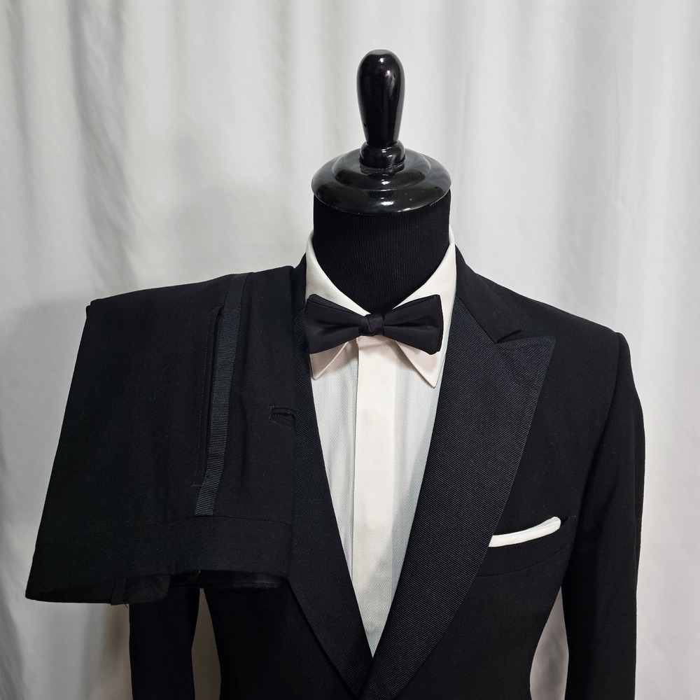 Georgetown Tuxedo Suit Peak Lapel 100% Wool Mens 40L 32x32 Satin Stripe Wedding